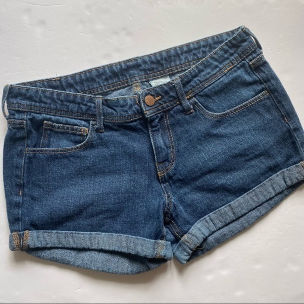 H&M Skinny Low Waist Cuffed Denim Shorts Sz 38 EUC